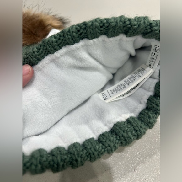 Roxy Women's Blizzard Beanie Dark Forest Green Hat PomPom Fleet Lined Band NWT - Picture 3 of 7